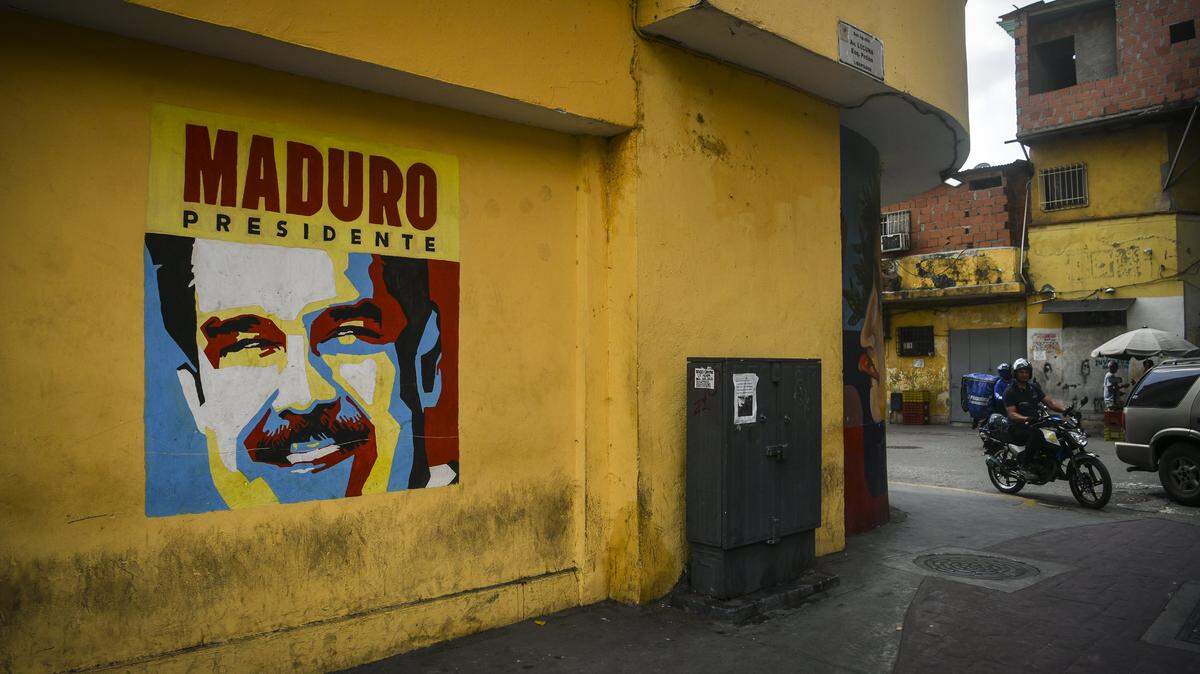 CARACAS, VENEZUELA - JANUARY 12: View of an illustration depicting Nicolas Maduro in downtown Caracas on January 12, 2026 in Caracas, in Venezuela. Venezuelan authorities have announced the liberation of 116 prisoners as part of the actions ordered by Nicolas Maduro prior to his capture by U.S. forces on January 3, 2026. (Photo by Carlos Becerra/Getty Images)