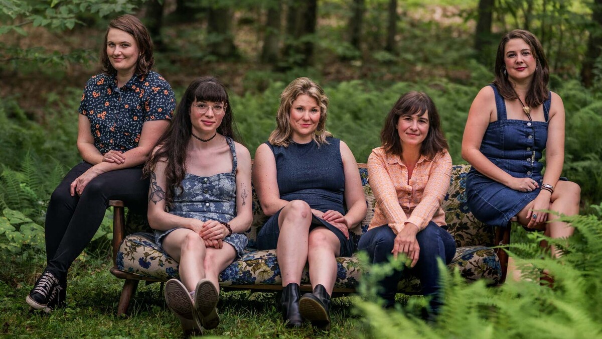 Members of Della Mae, including Kimber Ludiker, left, Maddie Witler, Celia Woodsmith, Avril Smith and Vickie Vaughn, will anchor the Father’s Day Festival from June 16-19 at Nevada County Fairgrounds, Grass Valley.