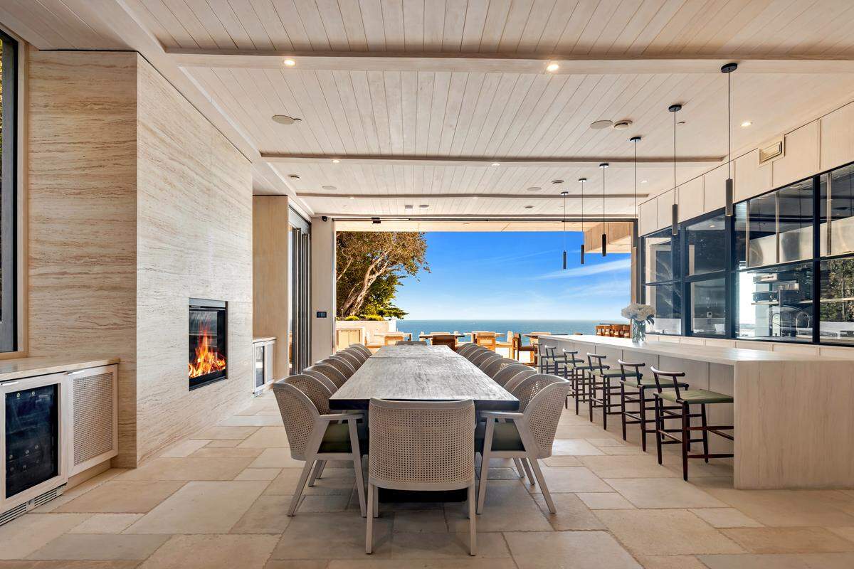 Floor-to-ceiling glass in the main living areas dissolves boundaries between interior and coastline, granting uninterrupted views from nearly every room.