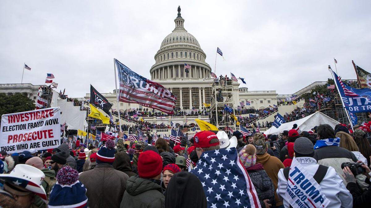 Rioters loyal to Donald Trump rally at the U.S. Capitol in Washington, D.C. on Jan. 6, 2021.