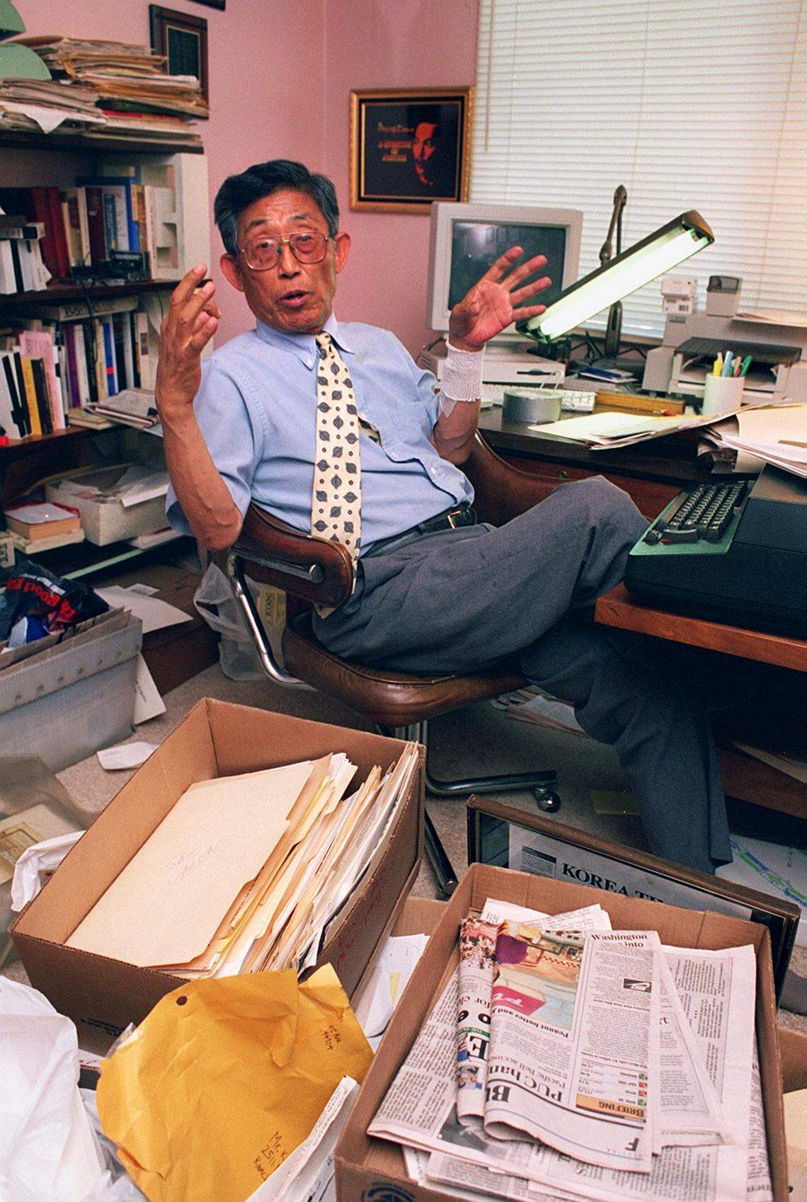 Pioneering Asian American journalist K.W. Lee sorts through papers in retirement at his Rancho Cordova home in 1994. Lee, a former investigative reporter for the Sacramento Union, was the founder of the first Korean-American English language paper and an editor for the Korea Times in Los Angeles.