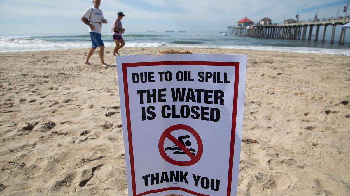 A sign warning of an oil spill near the Huntington Beach pier in October.
