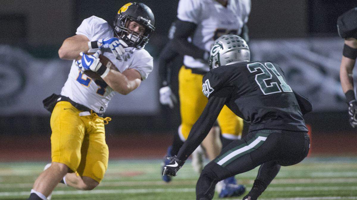 Del Campo expects to return to the playoffs for the 16th time in 17 seasons under coach Mike Dimino, whose team will be led by running back Levi Markey, left.