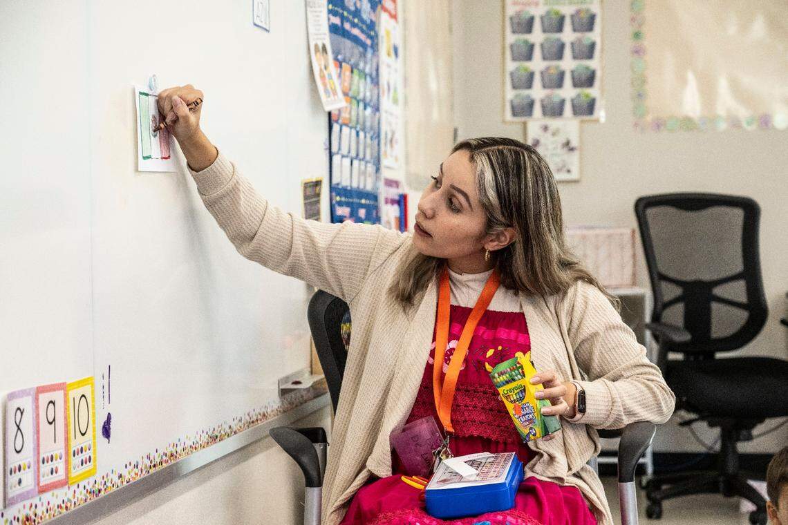 Eva De Luna, a transitional kindergarten teacher at Quarry Trail Elementary School, shows her students how to color a Mexican flag on Mexican Independence Day on Sept. 16. The school offers the Rocklin Unified School District’s first dual-language instruction program.