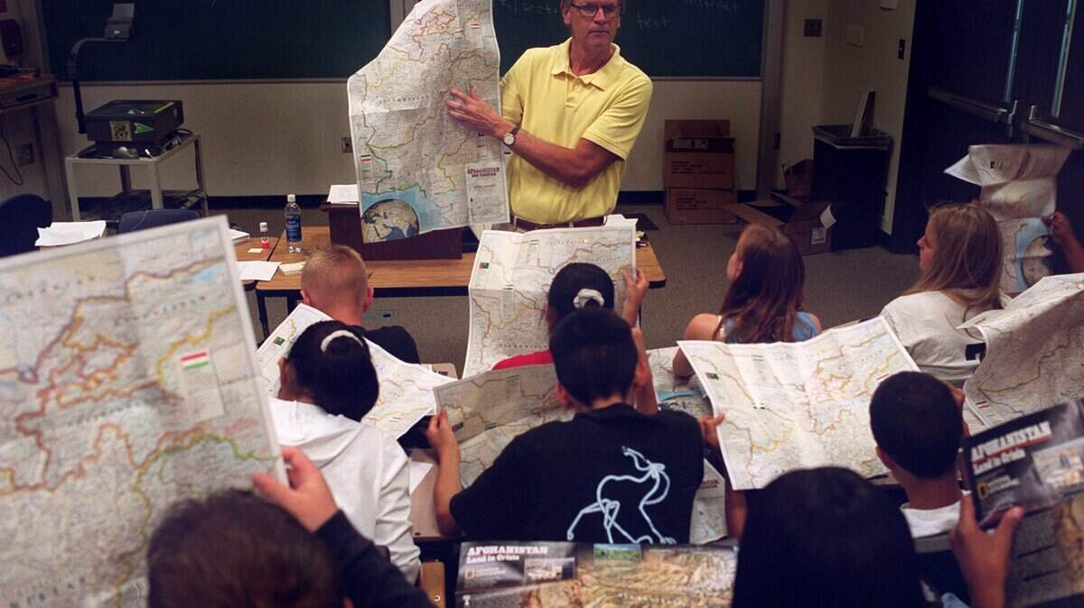 Former state Sen. and Secretary of Education Gary K. Hart teaches students in the PACE program about maps at Kennedy High School in September 2002. Hart represented Santa Barbara in the Senate and the Assembly for 20 years. He twice ran for Congress, losing his second race in 1988 by less than a percentage point.