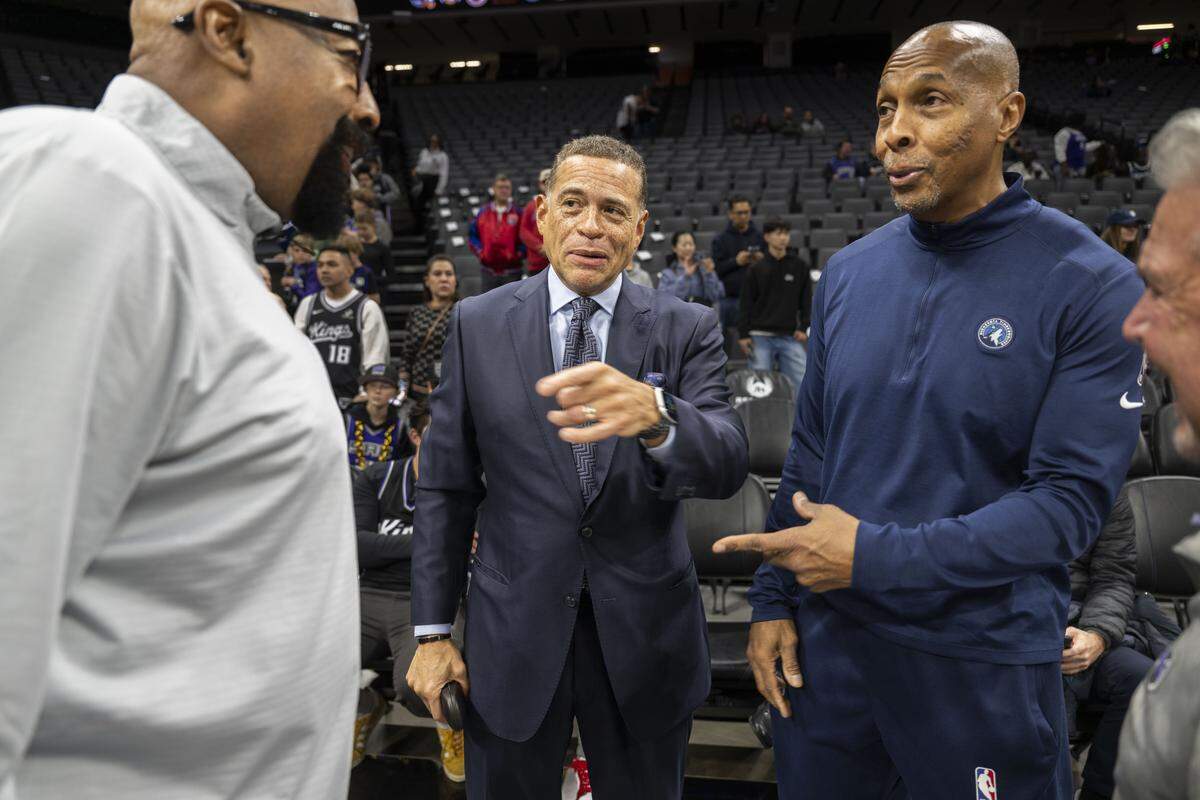 Sacramento Kings general manager Scott Perry talks with associate head coach Mike Woodson and Minnesota Timberwolves assistant coach Elston Turner before an NBA game at Golden 1 Center on Monday.