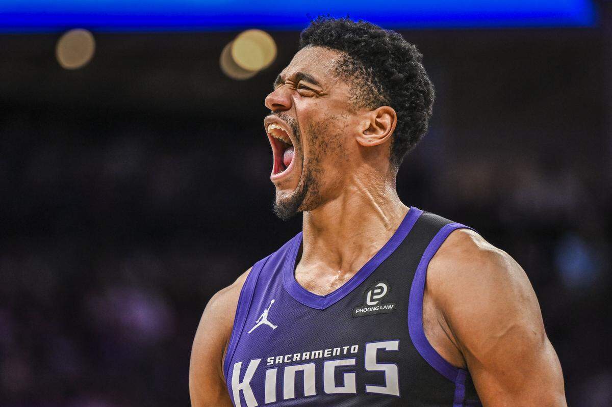 Sacramento Kings center Dylan Cardwell celebrates a basket against the Los Angeles Clippers on Friday, Feb. 6, 2026, in his first game since earning a full-time roster contract.