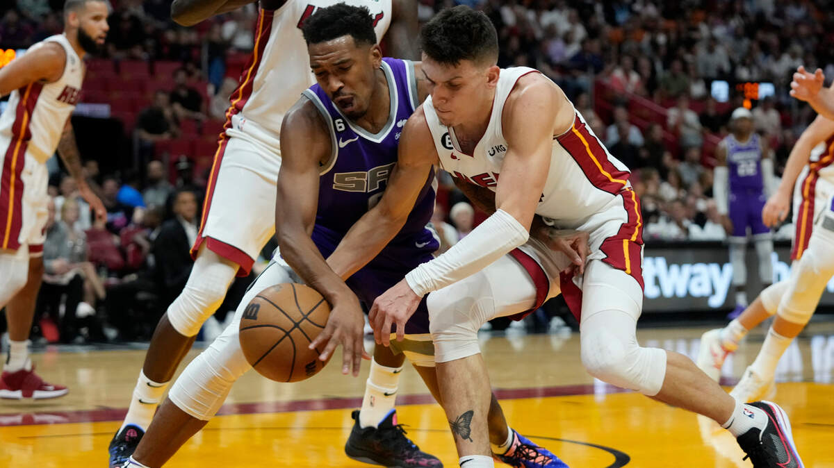 Sacramento Kings guard Malik Monk, left, and Miami Heat guard Tyler Herro battle for a loose ball during the first half of an NBA basketball game, Wednesday, Nov. 2, 2022, in Miami. (AP Photo/Wilfredo Lee)