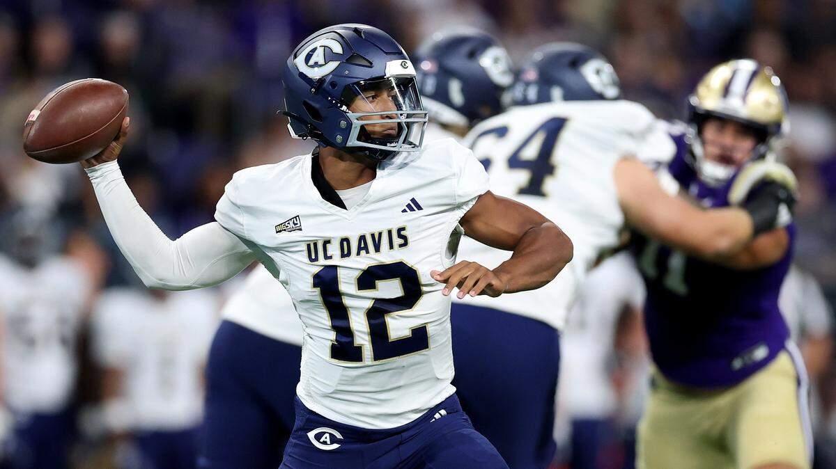 UC Davis Aggies quarterback Caden Pinnick, seen in action during a September road game against the Washington Huskies, rebounded from last week’s loss vs. Idaho State to defeat the Idaho Vandals, 28-14, in Moscow, Idaho.