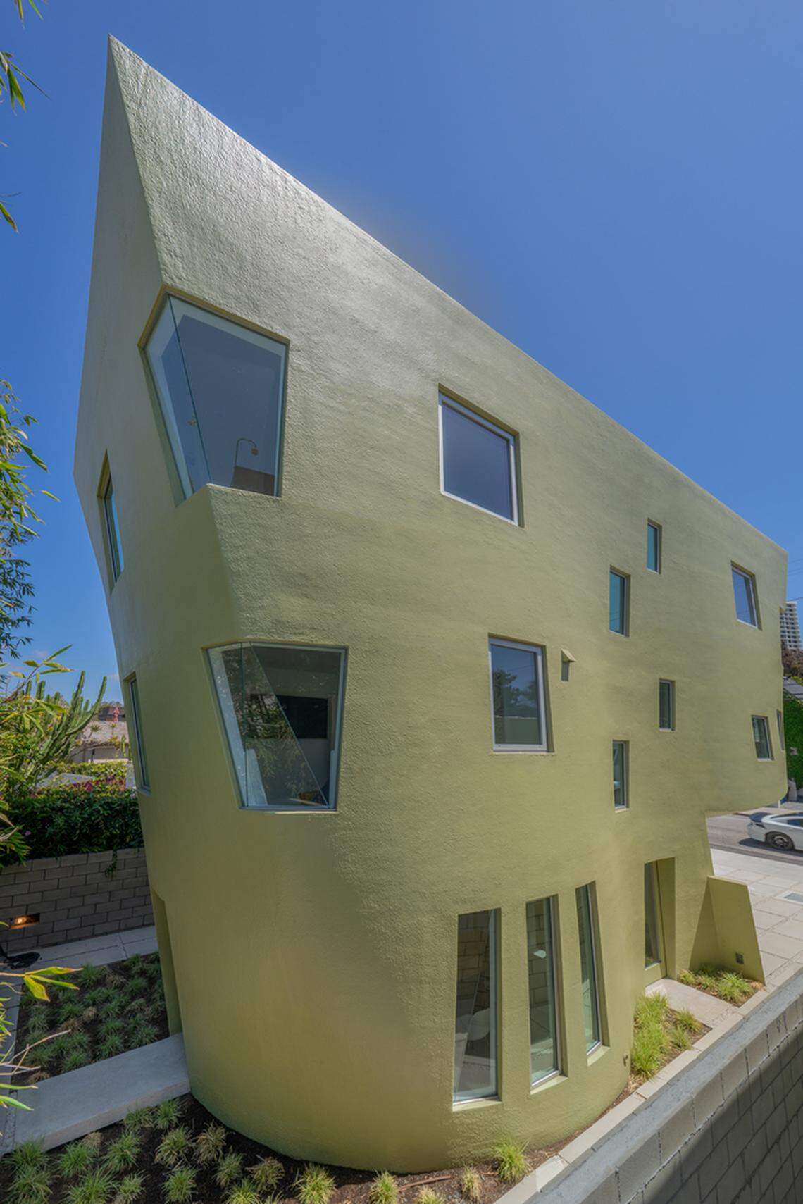 Discover the shape-shifting A+M House designed by Eric Owen Moss in Los Angeles.