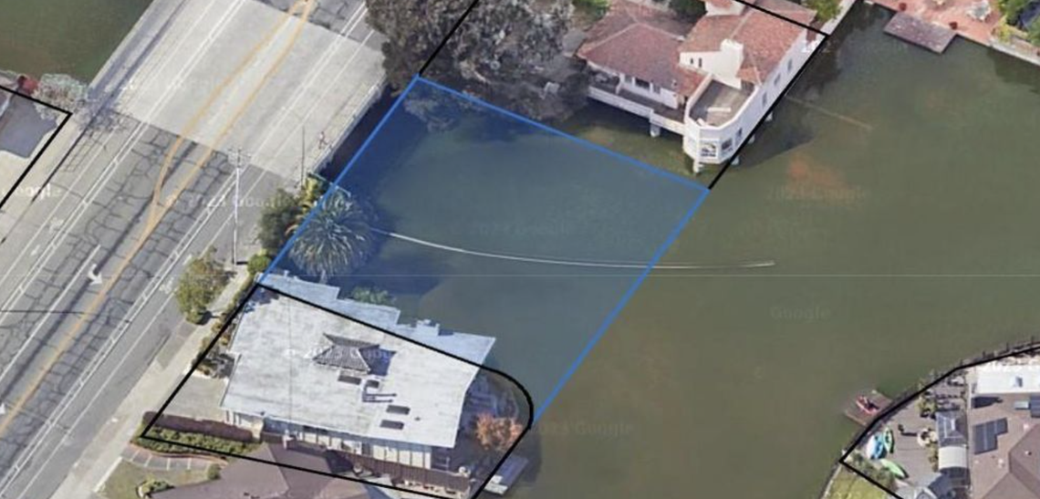 The underwater lot was once part of a fruit-processing magnate’s estate.