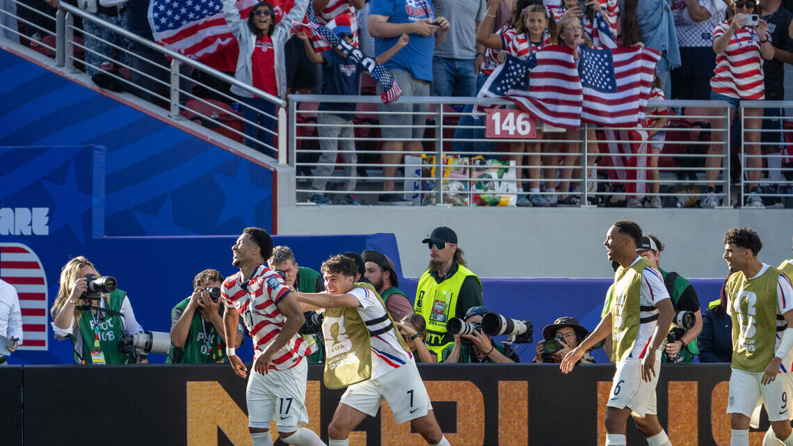 Masterful free kick helps US advance in World Cup after controversial red card