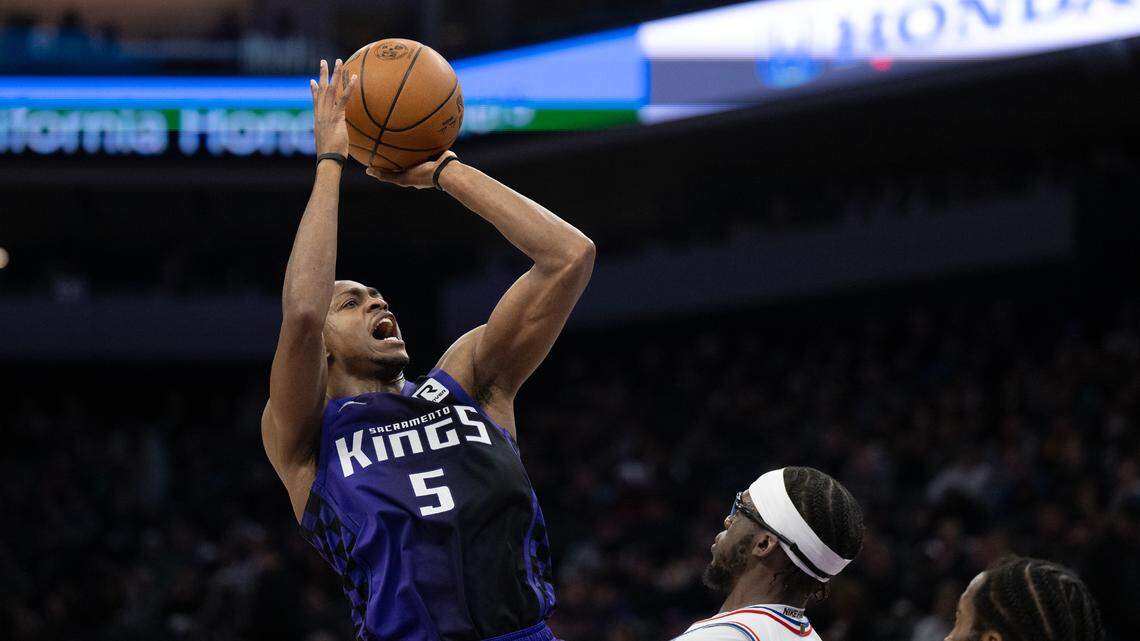 Sacramento Kings guard De’Aaron Fox (5) shoots over Philadelphia 76ers forward Guerschon Yabusele (28) on New Year's Day at Golden 1 Center. 