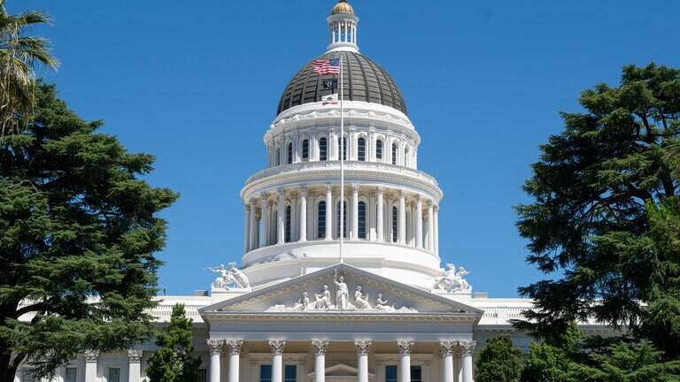 Report says bill allowing state workers to telework could save California millions