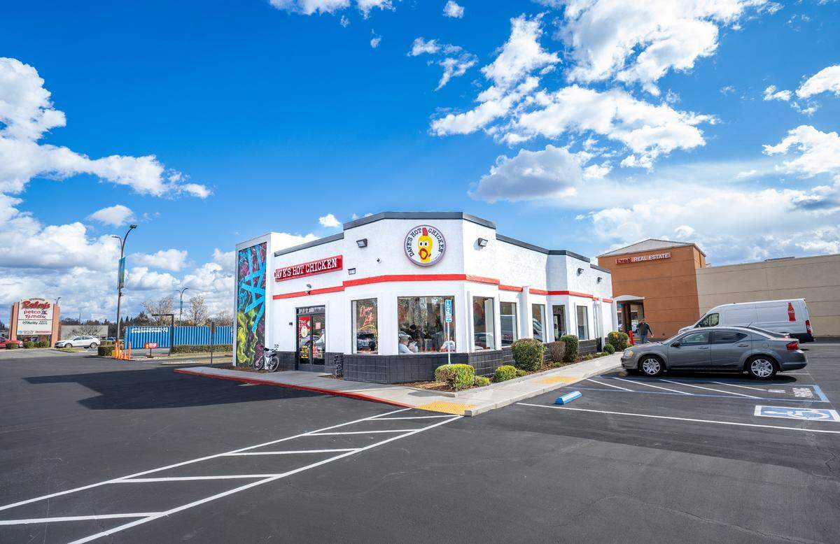 Dave’s Hot Chicken has opened its new location at 8810 Madison Avenue in Fair Oaks, California on February 22, 2023.