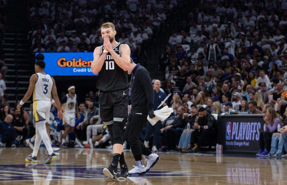 Sacramento Kings center Domantas Sabonis (10) reacts to call during Game 7 on Sunday.