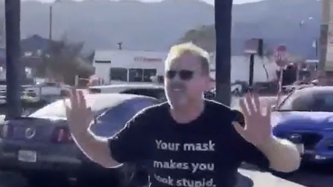 A man was caught on camera yelling at children over the masks they were wearing in La Crescenta, California, while he wore a shirt with “Your mask makes you look stupid” on it. The video was posted on Reddit on Jan. 22, 2022.