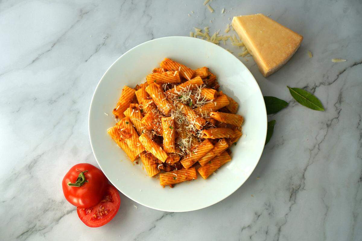 Cräveble brings dishes such as La Fornaretta’s rigatoni Bolognese to customers throughout the western U.S.&nbsp;