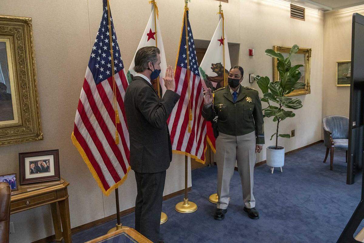 On Tuesday, November 17, 2020, Gov. Gavin Newsom administered the oath of office to new California Highway Patrol Commissioner Amanda Ray, the first women in the state agency’s 91-year history. The 16th leader of the CHP, the nation’s largest state police force with a $2.8 billion budget, started her career in 1990. “I am thankful to Governor Newsom for trusting me to lead this exceptional organization and honored to follow in the footsteps of many innovative leaders who have come before me, including my friend, Warren Stanley,” Ray said in prepared remarks. “I would not be where I am today without the foresight of those in 1974 who decided to give women the opportunity to become CHP officers, paving the way for many women to assume leadership roles in the Department.”