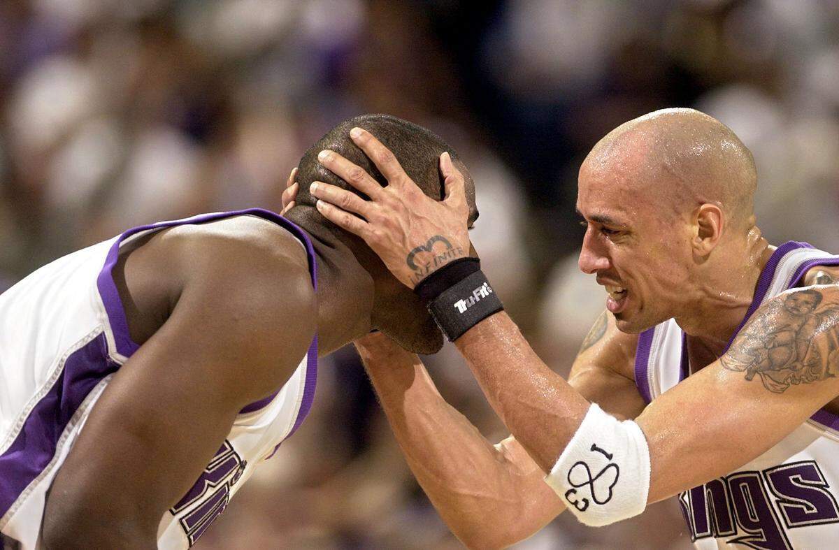 Sacramento Kings’ Doug Christie, right, gives support to Chris Webber during a game in the first round of the NBA Western Conference playoffs against the Dallas Mavericks on April 18, 2004, at Arco Arena.