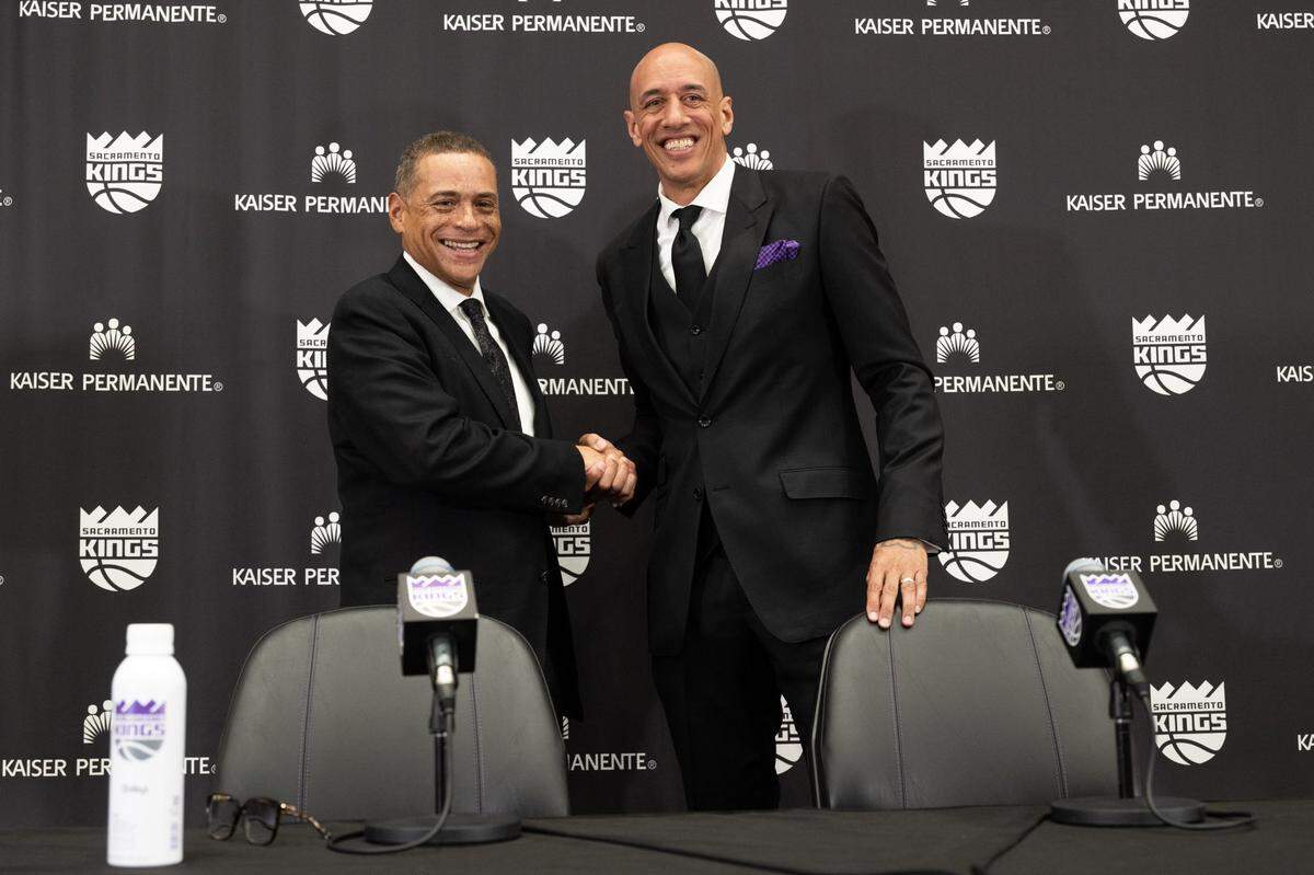 Sacramento Kings general manager Scott Perry introduces head coach Doug Christie during a press conference at Golden 1 Center in May. 