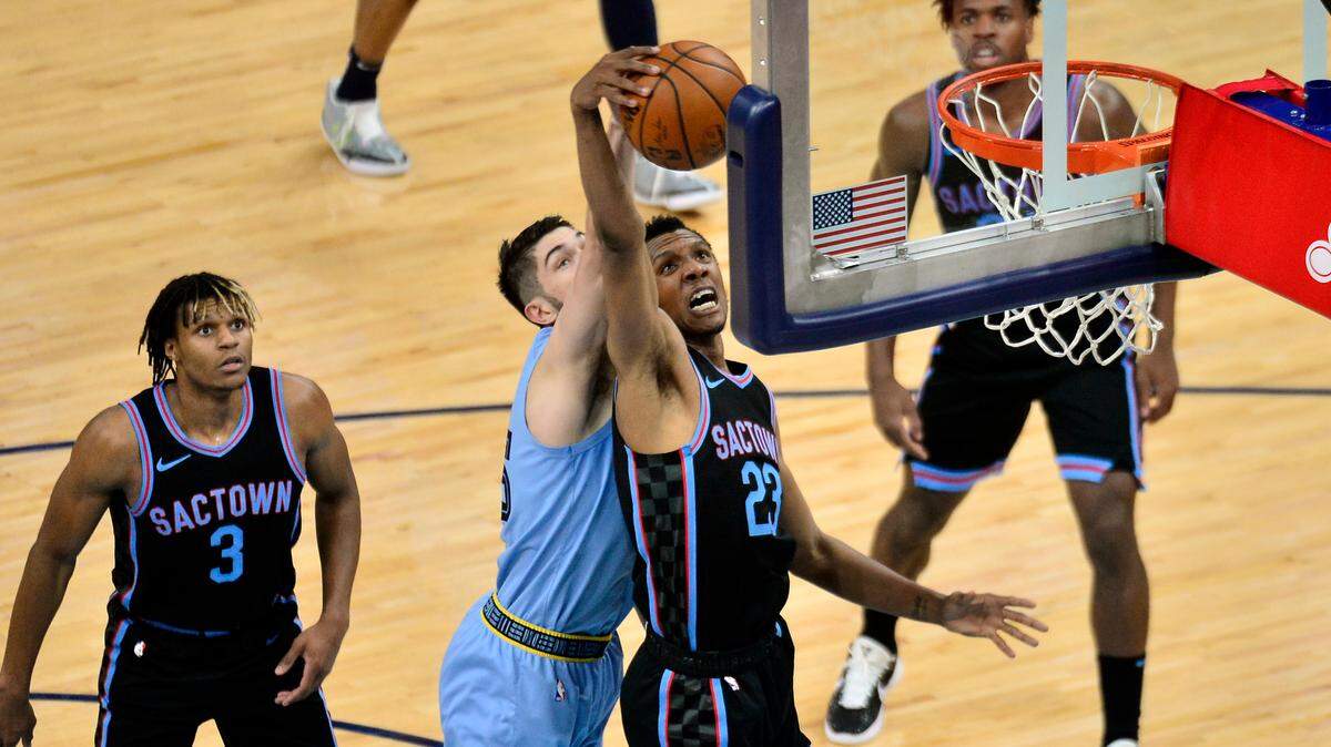 Sacramento Kings forward Louis King (23) and Memphis Grizzlies center Killian Tillie (35) reach for the ball in the first half of an NBA basketball game Friday, May 14, 2021, in Memphis, Tenn. (AP Photo/Brandon Dill)
