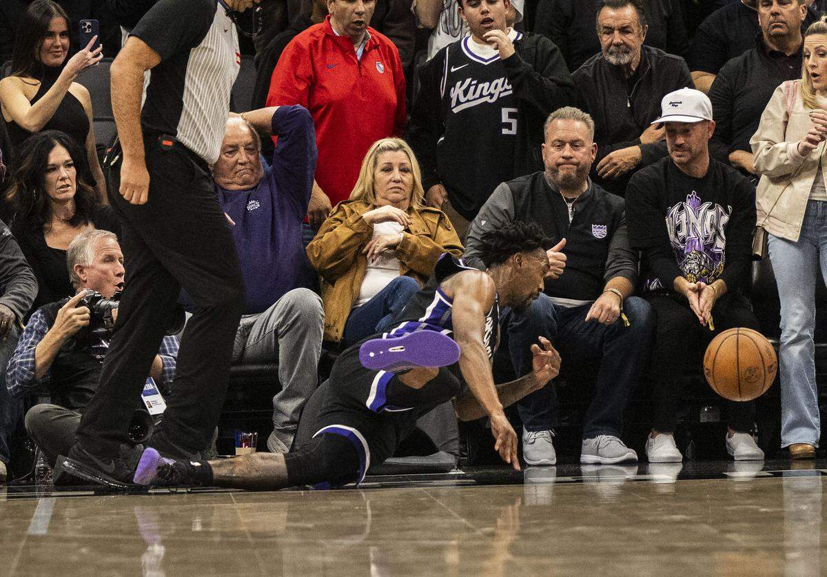 Sacramento Kings guard Malik Monk (0) saves the ball in overtime to help his team keep possession against the Minnesota Timberwolves at Golden 1 Center on Monday, Nov. 24, 2025.