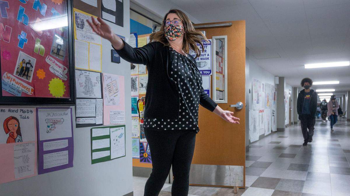 Luther Burbank High School English teacher Nichole Scrivener welcomes students on Monday, April 4, 2022, between periods in the hall as students, teachers and staff returned to Sacramento City Unified School District after an eight-day strike by the SCTA and SEIU Local 1021.