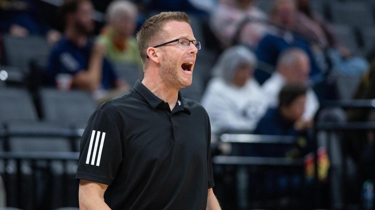 Sacramento State Hornets coach Mark Campbell calls out a play to his team during the second quarter in the Causeway Classic on Tuesday, Nov. 22, 2022, at Golden 1 Center in Sacramento. The Hornets won 67-45.