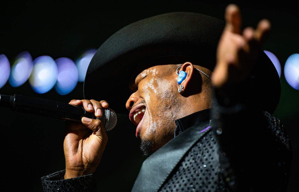 R&B singer-songwriter Ne-Yo performs at Golden 1 Center on Saturday.