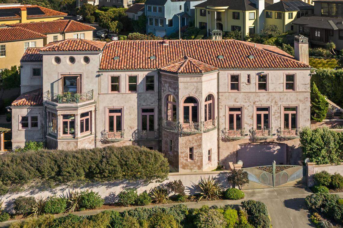 The Seacliff, Italian villa-style home in San Francisco has six bedrooms.