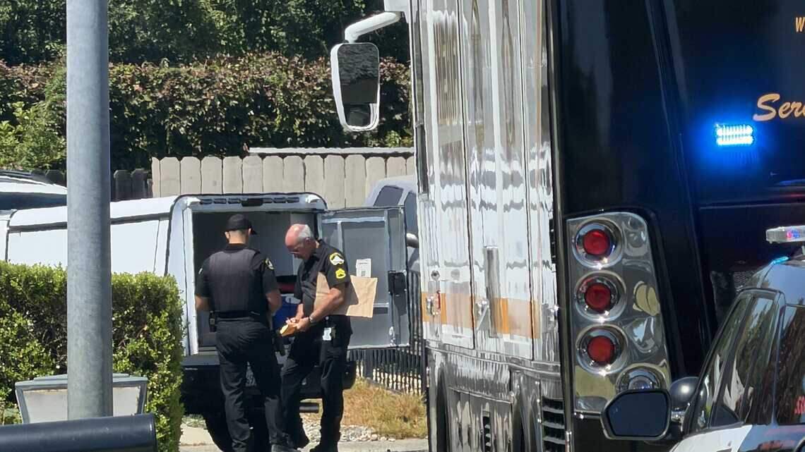 Armed robbery suspect shot by Sacramento County sheriff’s deputies in La Riviera