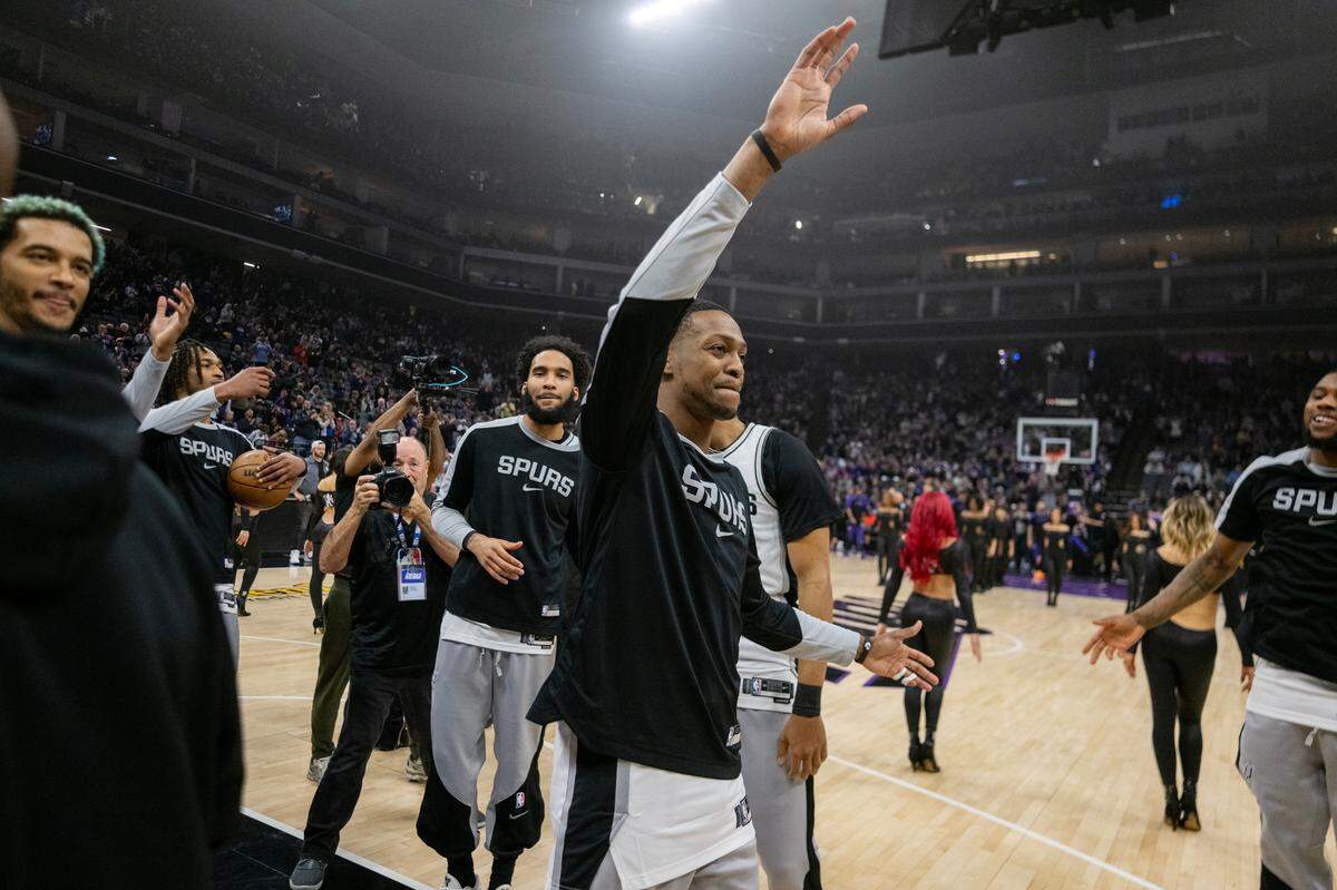 San Antonio Spurs guard De’Aaron Fox (4) is introduced before the NBA game against the Sacramento Kings on Friday, March 7, 2025 at Golden 1 Center.