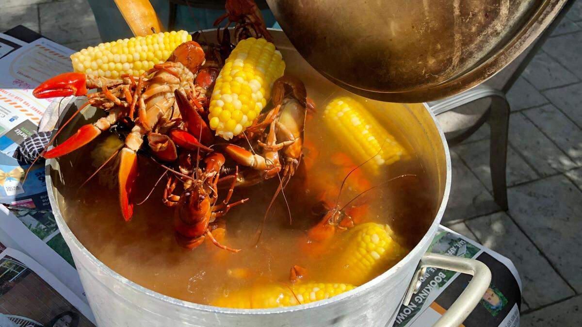 Crawdads are common in the Sacramento-San Joaquin Delta and surrounding waterways and can provide a great summertime feast, pulled right from our backyard waterways.