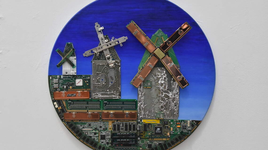 This e-waste art gallery bridges the gap between industry and ecology