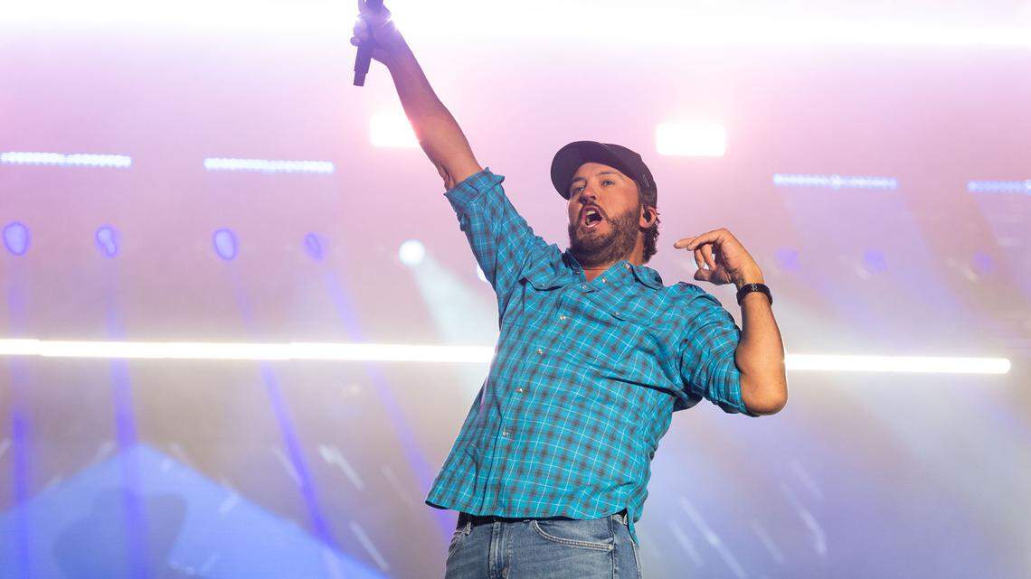 Country music star Luke Bryan to stop in Elk Grove on Farm Tour. When and where?