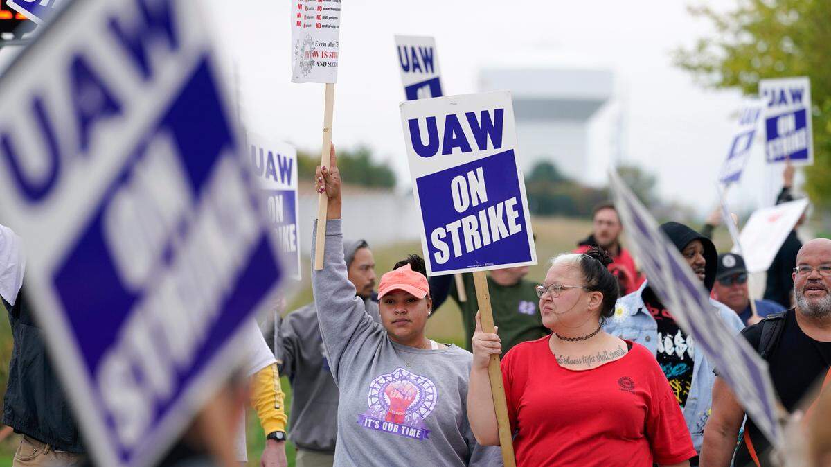 Members of the United Auto Workers strike outside of a John Deere plant, Wednesday, Oct. 20, 2021, in Ankeny, Iowa. About 10,000 UAW workers have gone on strike against John Deere since last Thursday at plants in Iowa, Illinois and Kansas. (AP Photo/Charlie Neibergall)