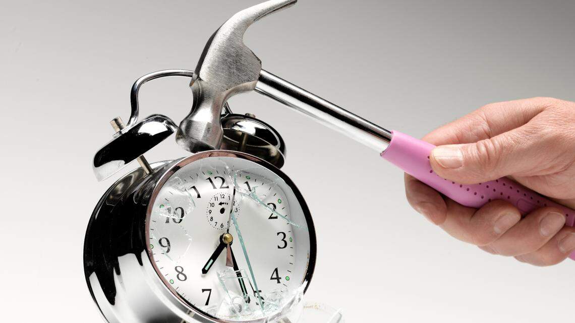 Despite California residents voting to have permanent daylight saving time, clocks still need to be changed year-round. What happened?