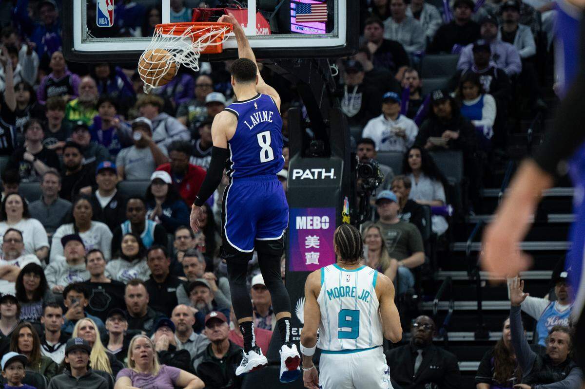 Sacramento Kings guard Zach LaVine (8) dunks over the Charlotte Hornets‘ Wendell Moore Jr. at Golden 1 Center on Monday.