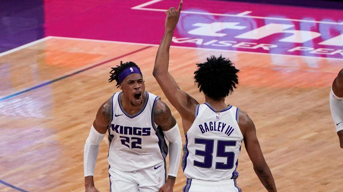 Sacramento Kings forward Richaun Holmes, left, celebrates after forward Marvin Bagley III, right, made a 3-pointer during the second half of the team’s NBA basketball game against the Chicago Bulls in Sacramento, Calif., Wednesday, Jan. 6, 2021. The Kings won 128-124. (AP Photo/Rich Pedroncelli)