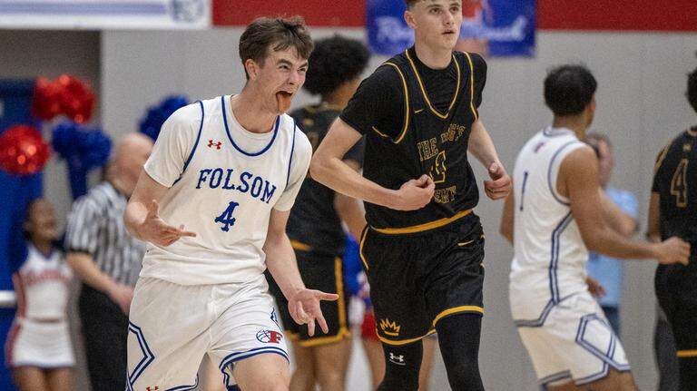 Photos: Bulldogs hold off Knights, advance to state championship