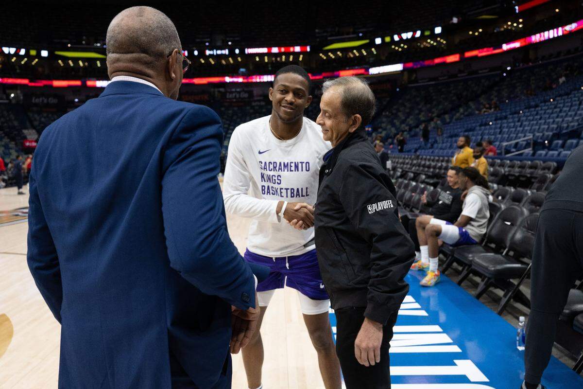 Sacramento Kings guard De’Aaron Fox (5) talks with owner Vivek Ranadivé before an NBA play-in game at Smoothie King Center in New Orleans on Friday, April 19, 2024.