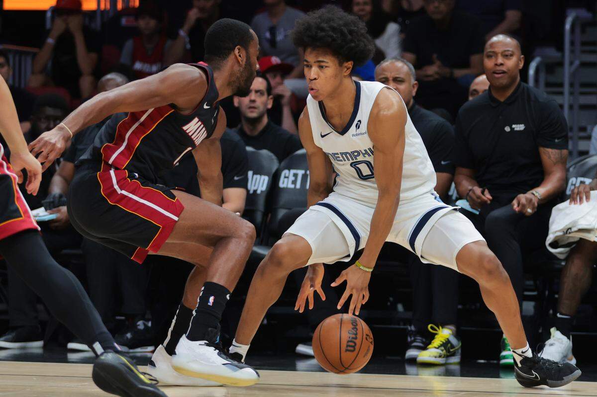 Memphis Grizzlies forward Jaylen Wells (0) dribbles as Miami Heat guard Alec Burks (18) defends on April 3 at Kaseya Center in Miami.