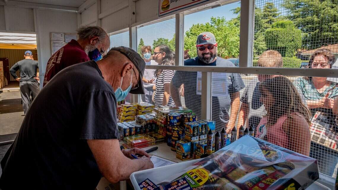 Where can I buy fireworks in Sacramento? This map shows area locations