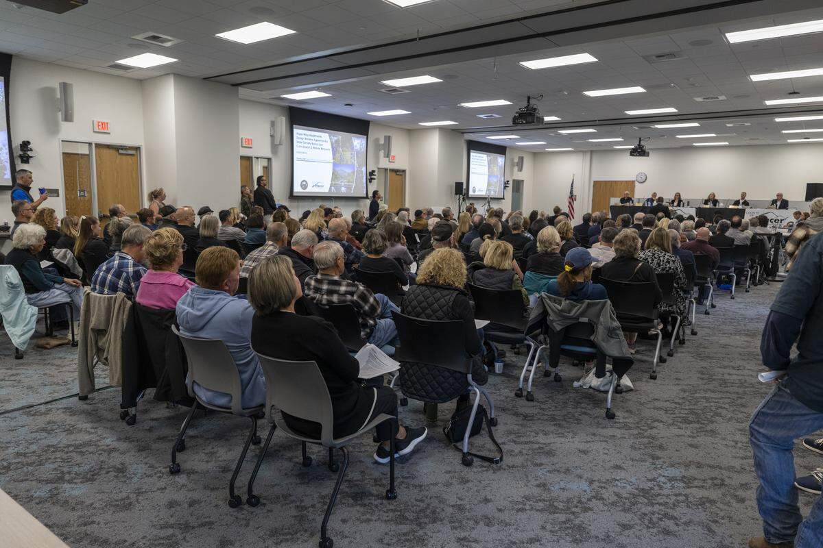 A crowded hearing room during a Placer County planning commission meeting on Thursday, Oct. 16, 2025 in Auburn. Residents appeared in person to voice their opinions on the proposed Hope Way Apartments in Penryn.