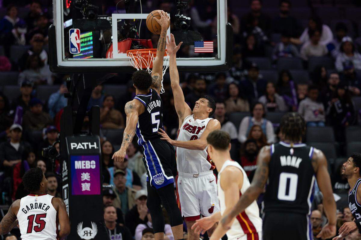 Sacramento Kings guard Nique Clifford (5) dunks ball over Miami Heat forward Simone Fontecchio (0) in the second half during a game at Golden 1 Center on Tuesday, Jan. 20, 2026 in Sacramento.