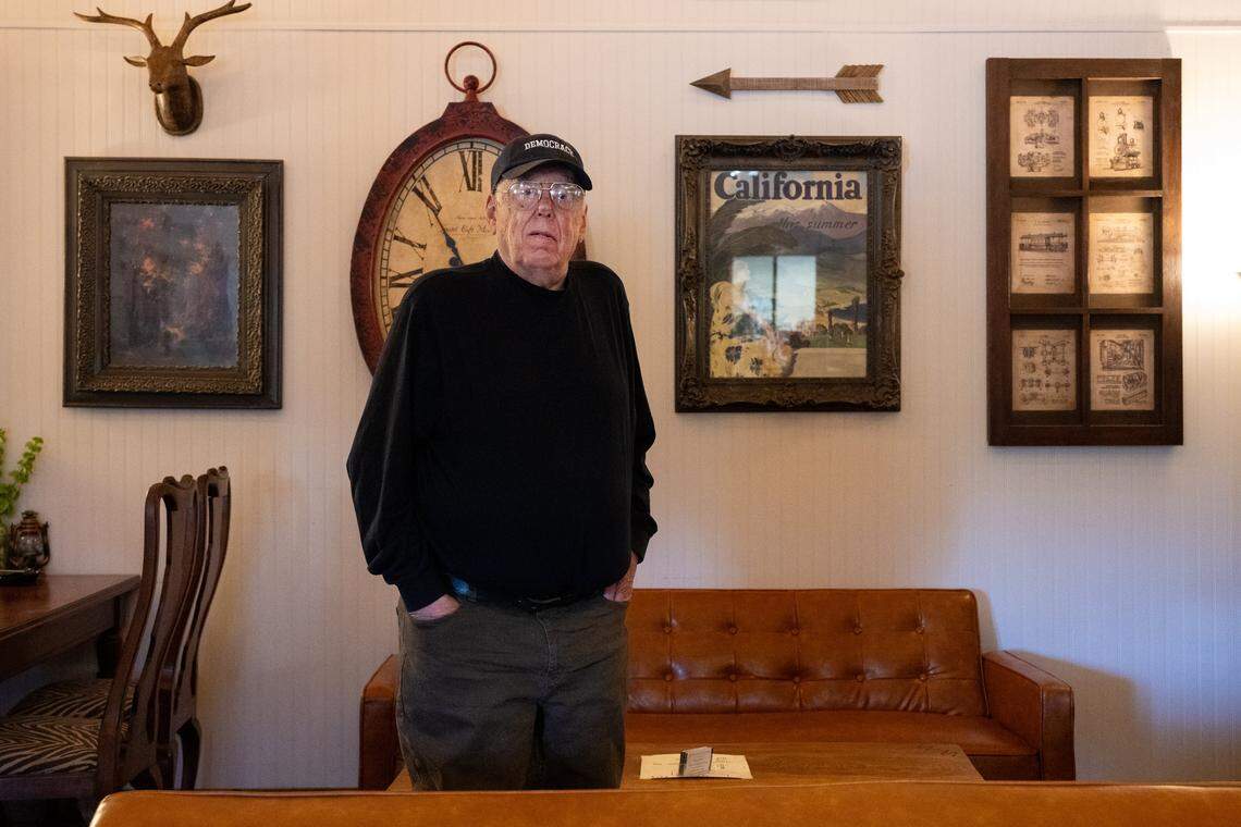 Cameron Park resident Les Francis, who worked as an aide in the Carter White House, said on Tuesday that he views California's redistricting as necessary, urgent and unfortunate. “The governor and others have said we have to fight fire with fire. We would not be in this fight if it weren't for Texas,” he said at a coffeehouse in Shingle Springs. 