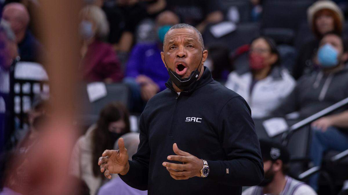 Sacramento Kings interim head coach Alvin Gentry calls a play to Sacramento Kings guard Tyrese Haliburton (0) as they inbound the ball during the fourth quarter on Sunday, Jan. 2, 2022 during an NBA basketball game at the Golden 1 Center in Sacramento. The Kings win 115-113.