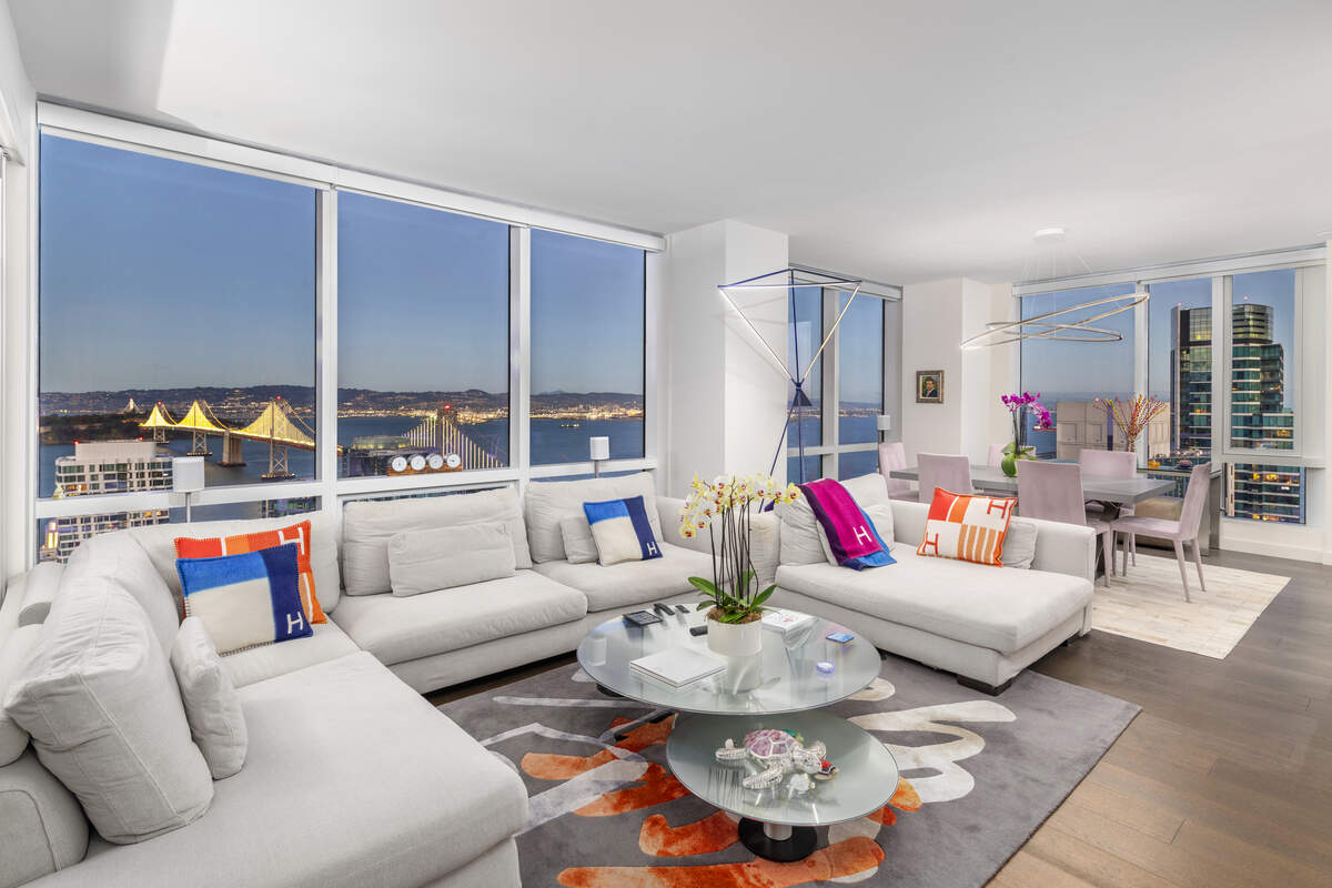 The Bay Bridge lights art display is blazing again, and the Folsom Street condo in San Francisco has a front row seat — for $5 million.
