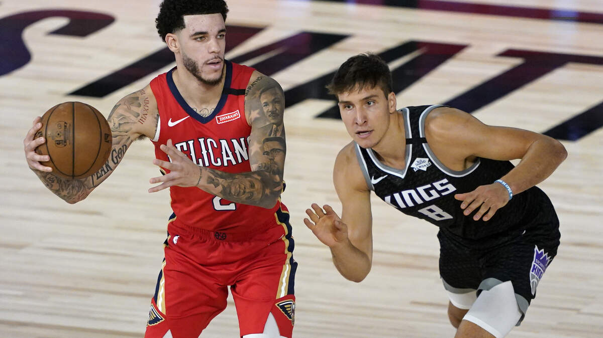 New Orleans’ Lonzo Ball works the floor against Sacramento’s Bogdan Bogdanovic on Thursday.